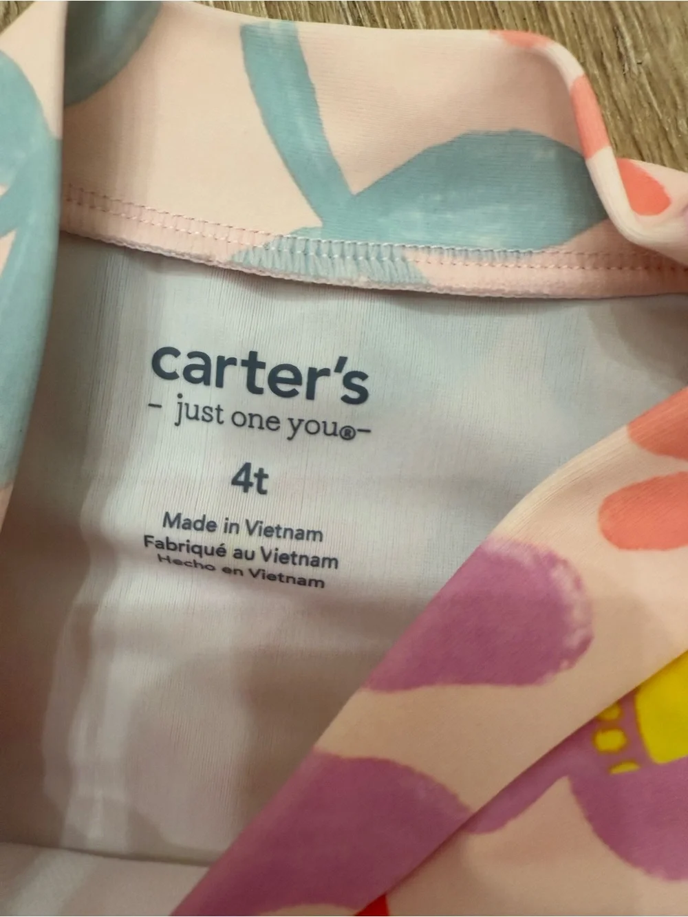 Carter’s swimsuit/rash guard size 4T